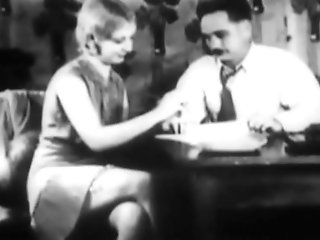 Retro Bootylicious Mummy Taunting In High-heeled Shoes