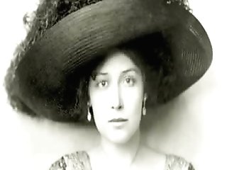 Lush Retro Cougar Masturbates With Antique Wand Until Orgasm